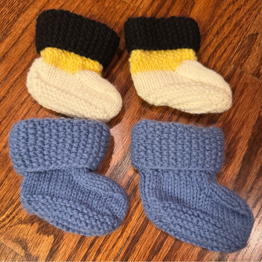 Hand-Knit Baby Booties Set - Picture 2 of 2